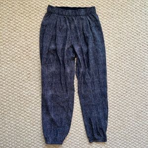 Lululemon Size 4 • Black Athletic Jogger Pants EUC
